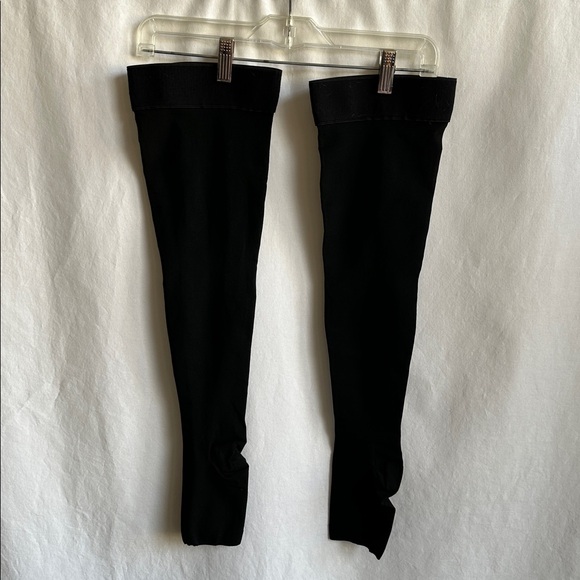 Black thigh-high 20–30 mmHg open toe compression stockings, size M - Picture 4 of 5